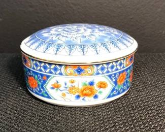 Tiffany  Co. Porcelain Trinket Box Imari Peony