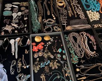 Lots of pretty jewelry