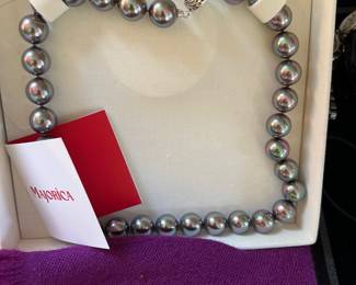 Majolica dark grey pearl necklace