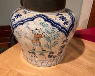 Antique Chinse porcelain jar