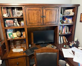 Solid wooden offfice set up with hutch/shelves and desk