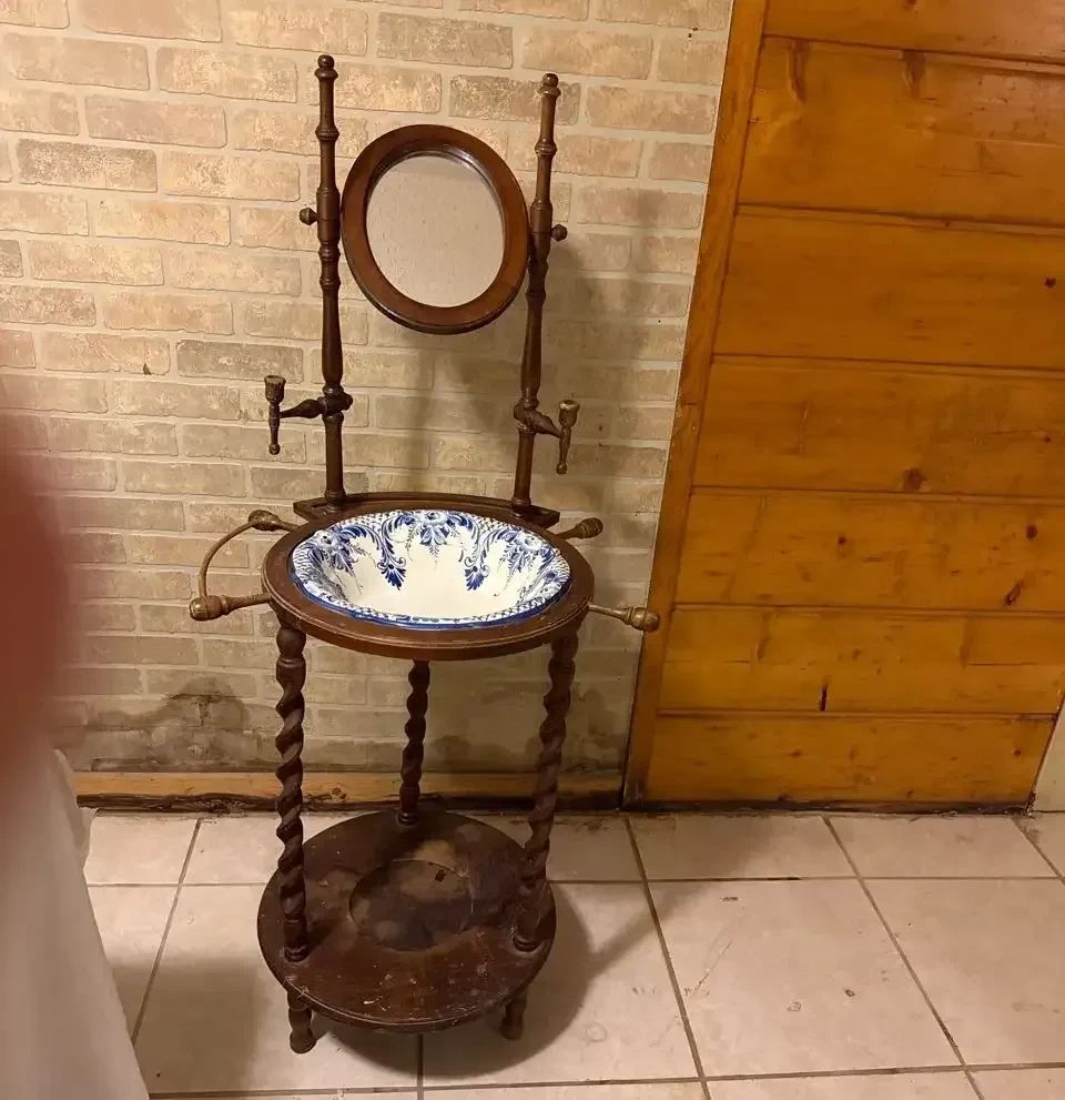  01 Early 20th Century Vintage Victorian Style Washstand Basin with Bowl and Mirror