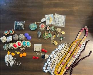 Costume Jewelry Lot, Brooches, Earrings, Beaded Necklaces