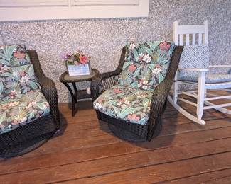 Swivel patio chairs with cushions