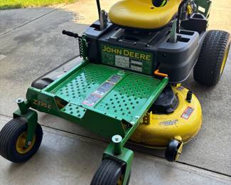 John Deere Z335 E riding lawn Mower