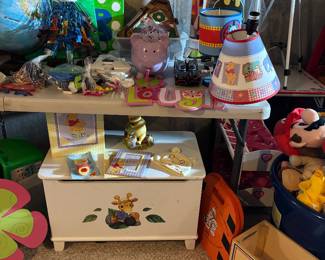 Sm. toy box, kids lamps