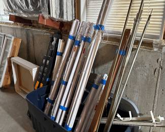 Like-new Blinds, curtain rods
