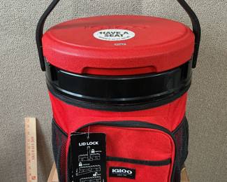 Large IGLOO Gatorade Bucket/ Thermos/Seat