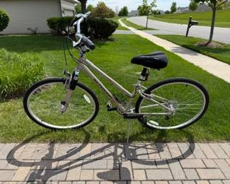 Women's 7 speed bike with speedometer