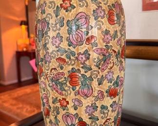 Maitland Smith Famile Jaune Lidded Vase. Photo 1 of 4.