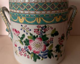 Famille Rose Porcelain Ice Bucket. Photo 1 of 2.