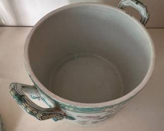 Famille Rose Porcelain Ice Bucket. Photo 2 of 2.