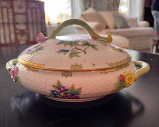 Herend Queen Victoria Covered Vegetable Dish. Photo 1 of 3.