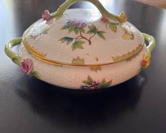 Herend Queen Victoria Covered Vegetable Dish. Photo 2 of 3.