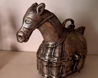 Metal Horse Box. Photo 1 of 3.