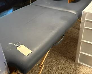 Portable massage table 