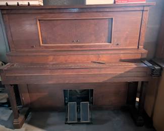 Player piano (rolls included)