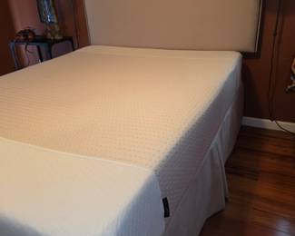 Queen Bed like new