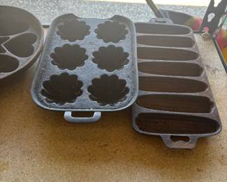 cast-iron corn bread molds and bundt 