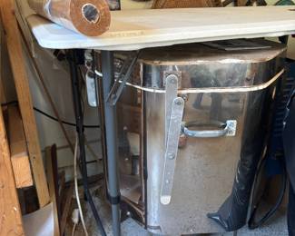 KILN - Small kiln in GREAT shape