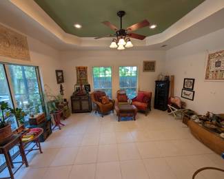HUGE living area - meditation/spiritual room
