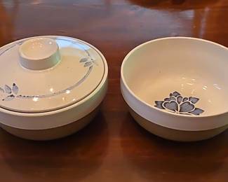 Midwinter by Wedgwood Stoneware Casserole Dish with Lid and Serving Bowl