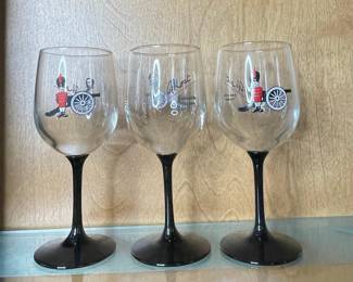 Commemorative Wine Glasses with Soldier and Cannon Motif