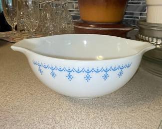 Pyrex Snowflake Garland Cinderella Mixing Bowl