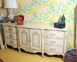 French Provencal Queen Bed Set (Queen Bed Frame, Dresser with 2 Mirrors, 2 Night Stands)