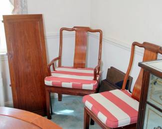 Beautiful Vintage Ming Style Dining Table with 3 Leaves and 8 Chairs