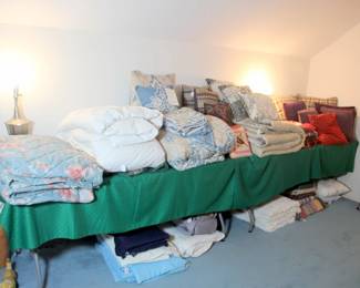 Comforters, Linens