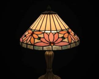 Tiffany Style Stained Glass Table Lamp with Floral Motif