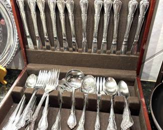 Service for 12 Oneida stainless flatware