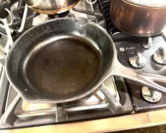 Cast iron skillet