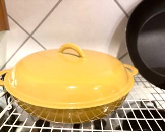 Enameled cast iron casserole dish 