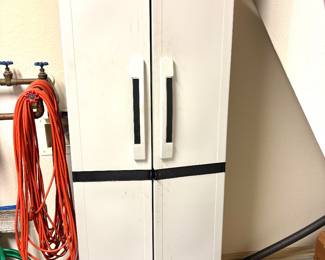 Storage cabinet