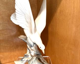 Lladro dove