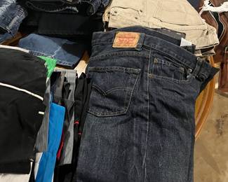 Levi jeans 28/29. 29/29. 30/32