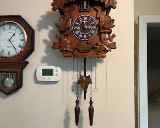 Battery cuckoo clock