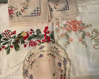 Vintage, Embroidered, Lovely Dining Linens