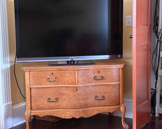 Oak chest of drawers, TV