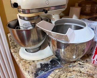 Nice Kitchen aid stand mixer with attachments 
