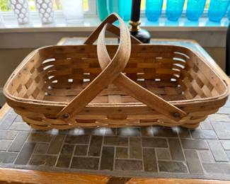 Pretty vtg basket