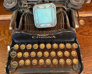 Corona with old ribbon tin