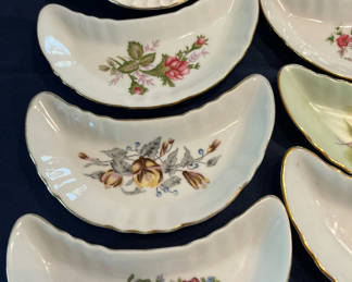 Lot 97: Leaf-shaped floral porcelain dishes with gold trim