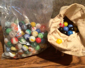 Lot 474: Assorted marbles in bags