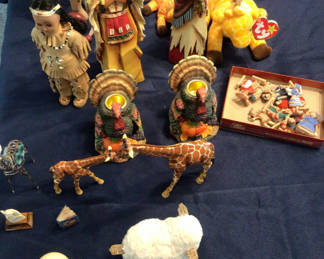 Lot 82: Assorted decorative figurines and animals