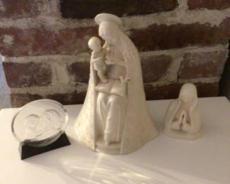 Lot 21: Goebel porcelain nativity figurines