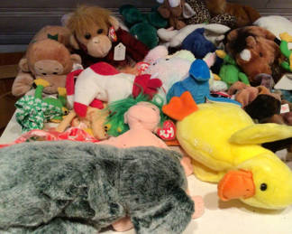 Lot 441: Pile of assorted plush stuffed animals
