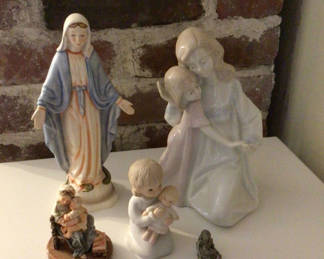 Lot 23: Ceramic Nativity Scene Figurines